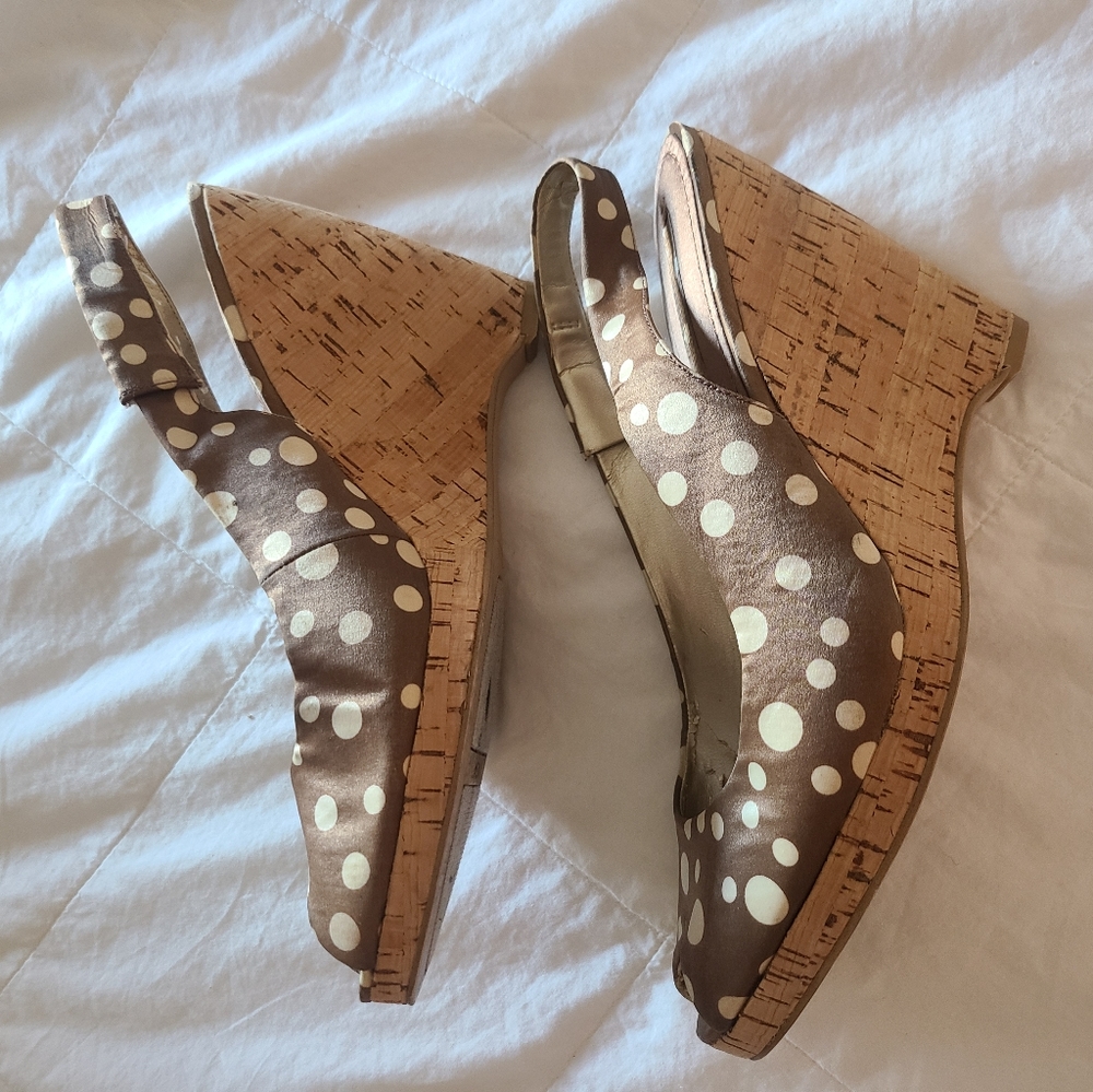 🤎Nine West Polka dot tan heels